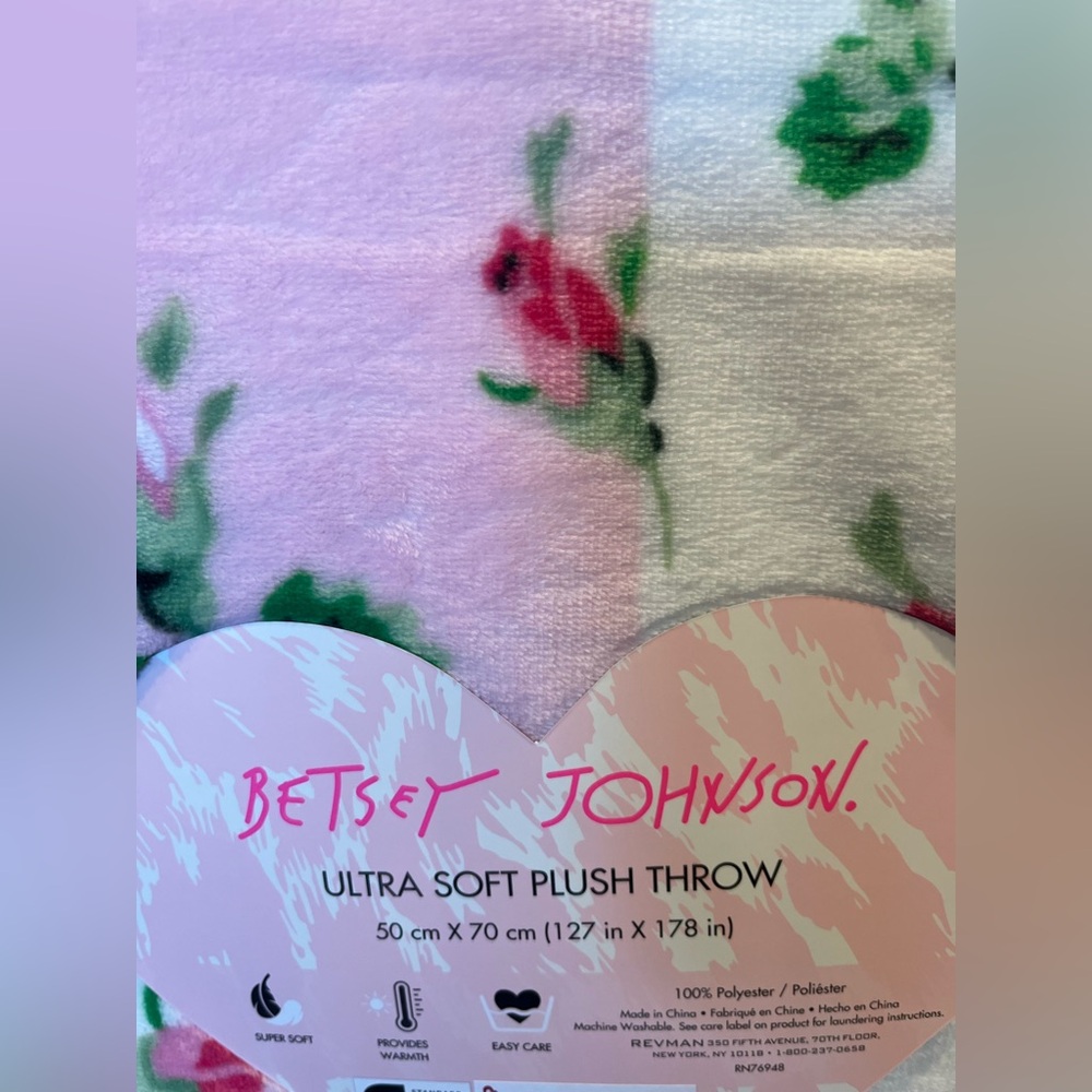 Betsey Johnson Pink and Green Roses Floral Throw Blanket Spring Summer - Picture 2 of 3